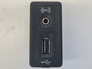 bontott VW GOLF VII USB Aljzat