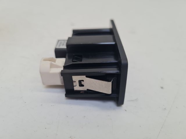 bontott VW GOLF VII USB Aljzat