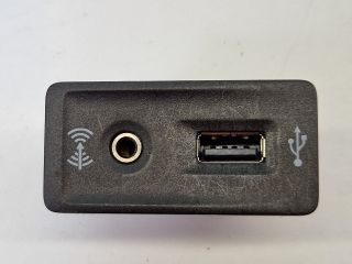 bontott VW GOLF VII USB Aljzat
