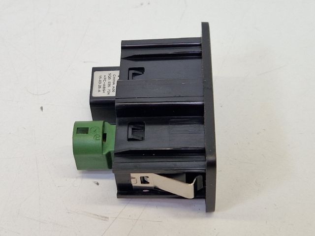 bontott VW GOLF VII USB Aljzat