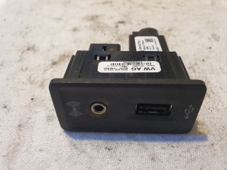 bontott VW GOLF VII USB Aljzat