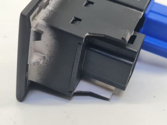 bontott VW GOLF VII Vészvillogó Kapcsoló