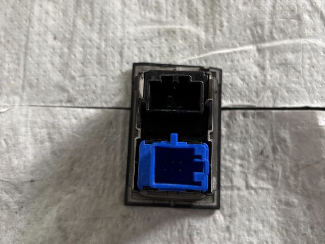 bontott VW GOLF VII Vészvillogó Kapcsoló