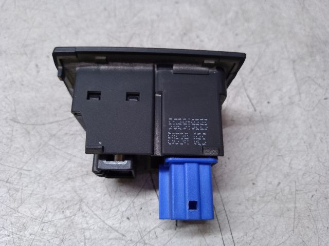 bontott VW GOLF VII Vészvillogó Kapcsoló