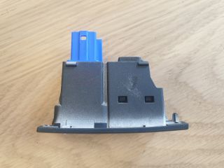 bontott VW GOLF VII Vészvillogó Kapcsoló