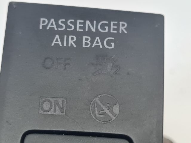 bontott VW GOLF VII Vészvillogó Kapcsoló