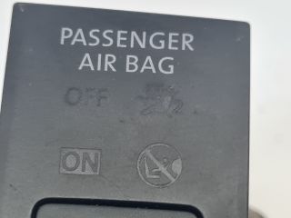 bontott VW GOLF VII Vészvillogó Kapcsoló