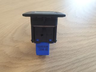 bontott VW GOLF VII Vészvillogó Kapcsoló