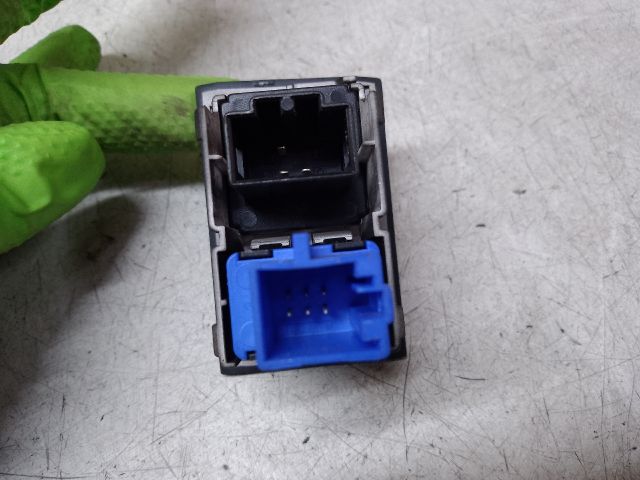 bontott VW GOLF VII Vészvillogó Kapcsoló