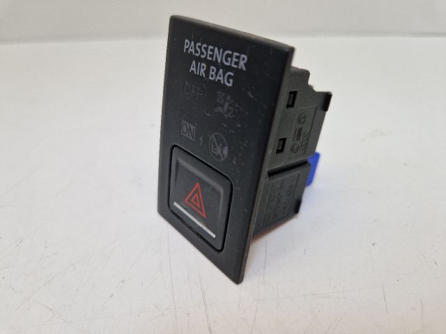 bontott VW GOLF VII Vészvillogó Kapcsoló