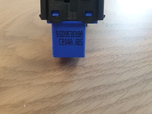 bontott VW GOLF VII Vészvillogó Kapcsoló