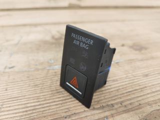 bontott VW GOLF VII Vészvillogó Kapcsoló