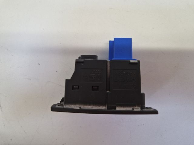 bontott VW GOLF VII Vészvillogó Kapcsoló