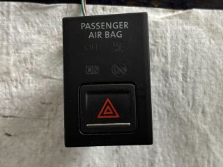 bontott VW GOLF VII Vészvillogó Kapcsoló