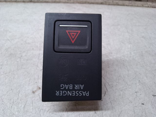 bontott VW GOLF VII Vészvillogó Kapcsoló