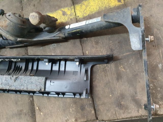 bontott VW GOLF VII Vonóhorog