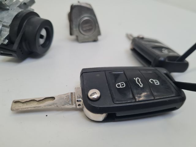 bontott VW GOLF VII Zárbetét Szett