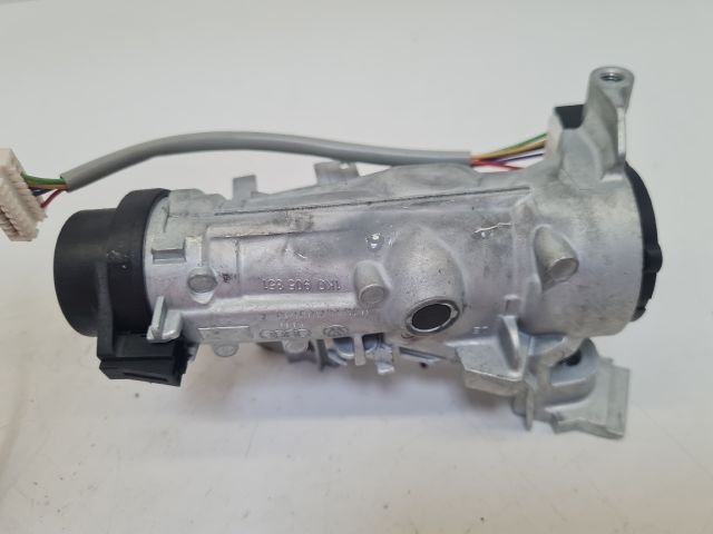 bontott VW GOLF VII Zárbetét Szett