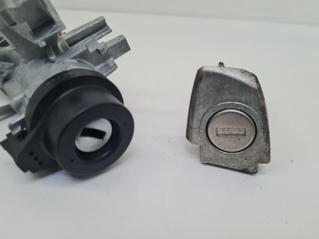 bontott VW GOLF VII Zárbetét Szett