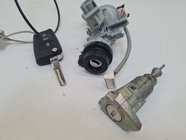 bontott VW GOLF VII Zárbetét Szett