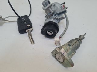 bontott VW GOLF VII Zárbetét Szett