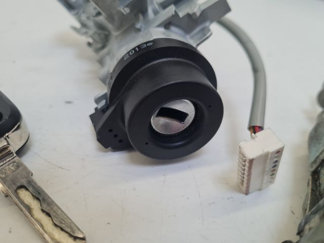 bontott VW GOLF VII Zárbetét Szett