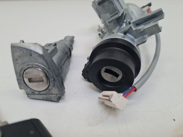 bontott VW GOLF VII Zárbetét Szett