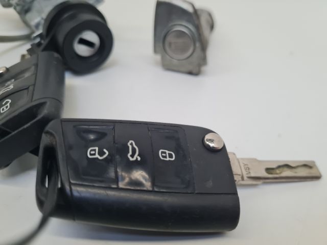 bontott VW GOLF VII Zárbetét Szett