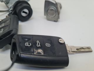 bontott VW GOLF VII Zárbetét Szett