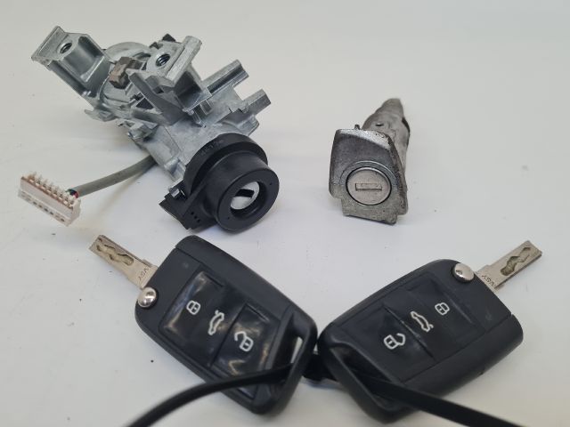 bontott VW GOLF VII Zárbetét Szett