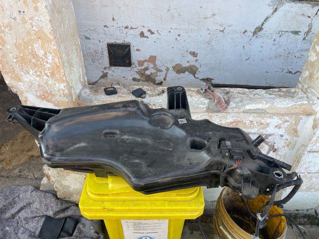 bontott VW GOLF VIII AdBlue Tartály