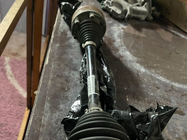 bontott VW GOLF VIII Bal Féltengely