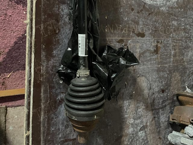 bontott VW GOLF VIII Bal Féltengely