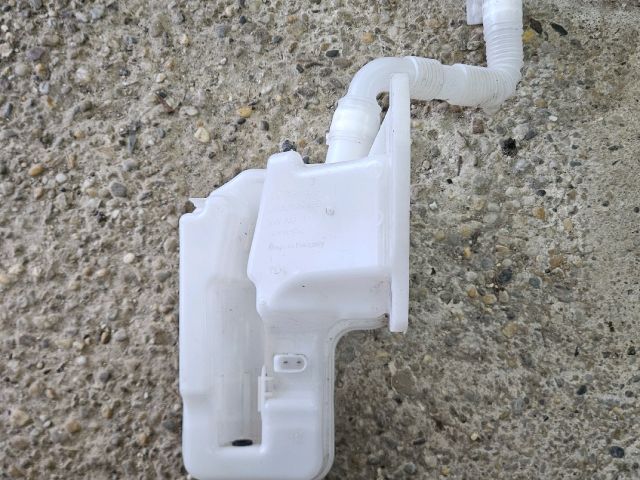 bontott VW GOLF VIII Ablakmosó Tartály