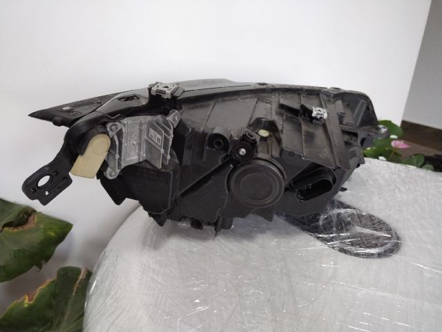 bontott VW GOLF VIII Bal Fényszóró