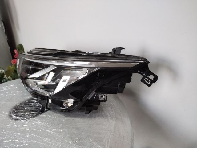 bontott VW GOLF VIII Bal Fényszóró