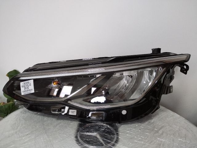 bontott VW GOLF VIII Bal Fényszóró