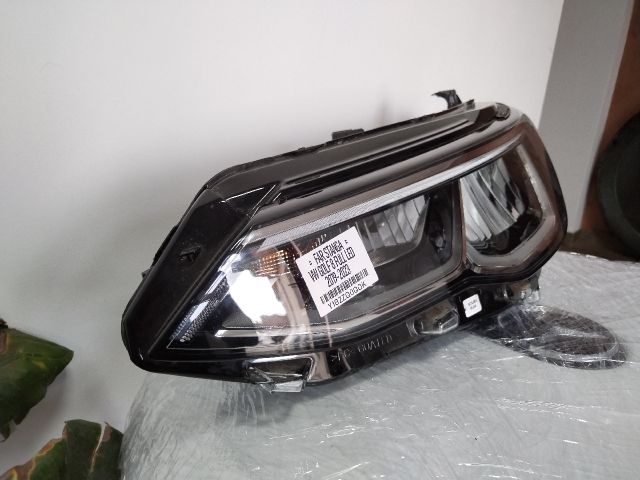 bontott VW GOLF VIII Bal Fényszóró