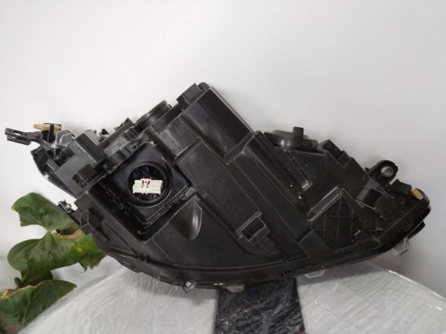 bontott VW GOLF VIII Bal Fényszóró