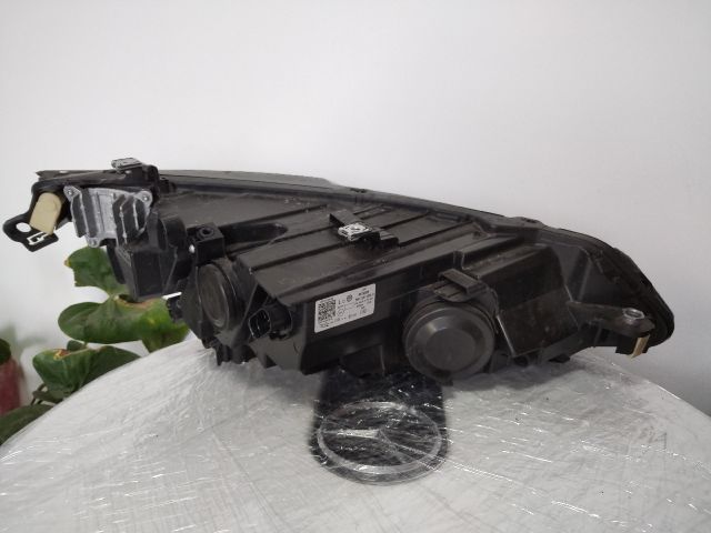 bontott VW GOLF VIII Bal Fényszóró