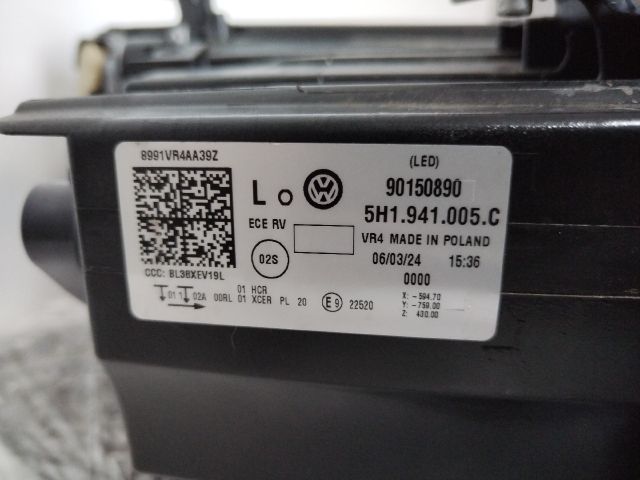 bontott VW GOLF VIII Bal Fényszóró