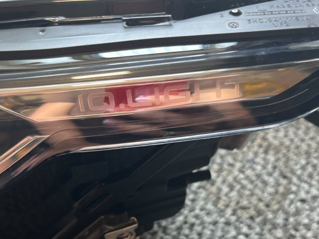 bontott VW GOLF VIII Bal Fényszóró