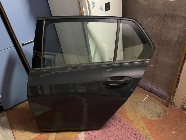 bontott VW GOLF VIII Bal hátsó Ajtó (Részeivel)