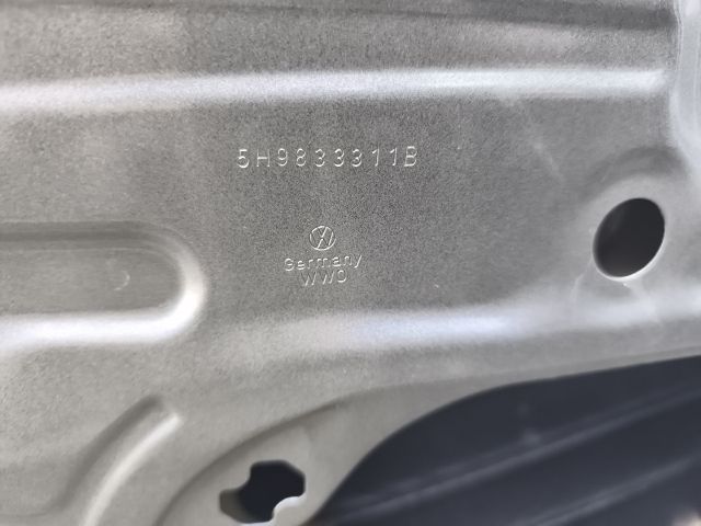 bontott VW GOLF VIII Bal hátsó Ajtó (Üres lemez)