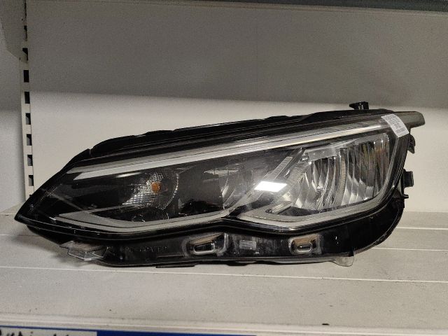 bontott VW GOLF VIII Bal Ledes Fényszóró