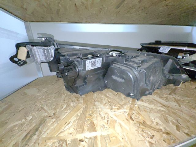 bontott VW GOLF VIII Bal Ledes Fényszóró