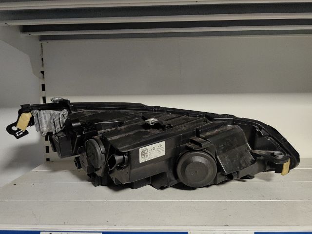 bontott VW GOLF VIII Bal Ledes Fényszóró