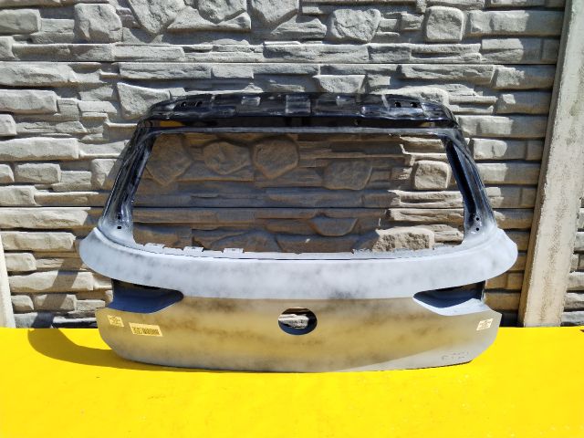 bontott VW GOLF VIII Csomagtérajtó (Üres lemez)