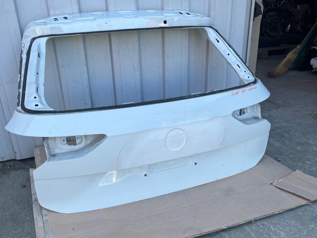 bontott VW GOLF VIII Csomagtérajtó (Üres lemez)