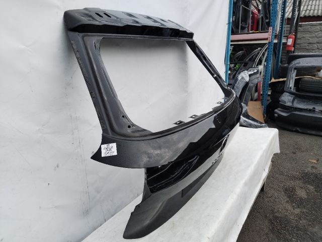 bontott VW GOLF VIII Csomagtérajtó (Üres lemez)